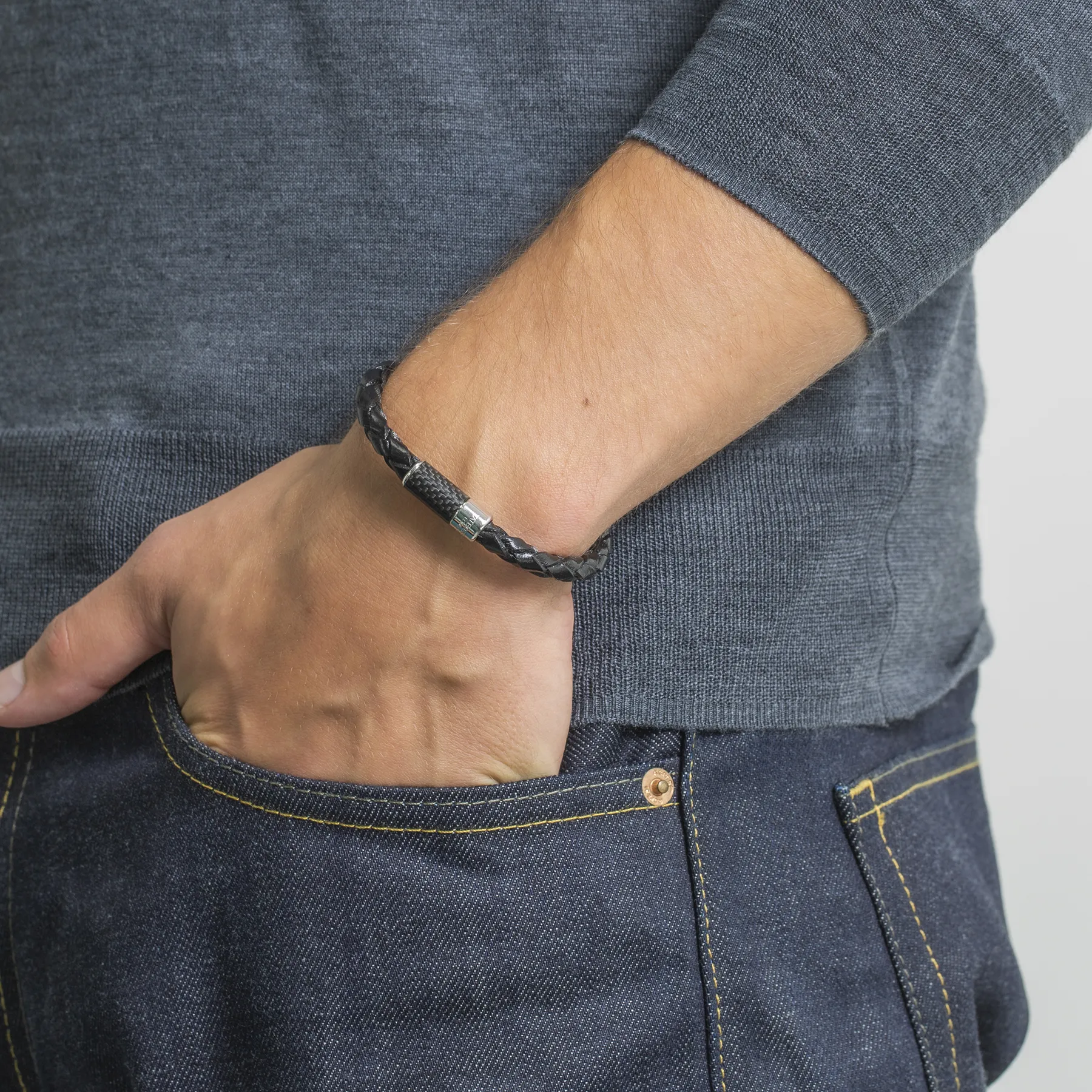 Carbon Pop bracelet with black leather and black carbon fibre